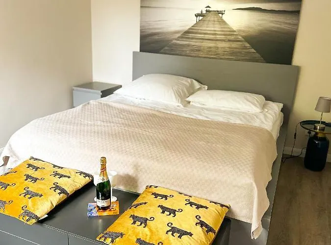 Souterrain - Privatwohnung Mit Schlafzimmer Im Einfamilienhaus Apartment *