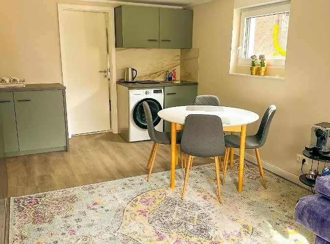 Souterrain - Privatwohnung Mit Schlafzimmer Im Einfamilienhaus Apartment *