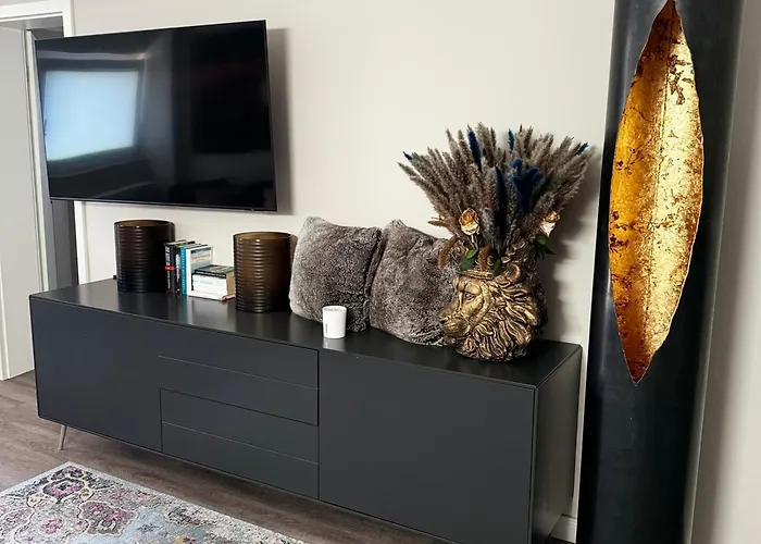 Apartment Souterrain - Privatwohnung Mit Schlafzimmer Im Einfamilienhaus