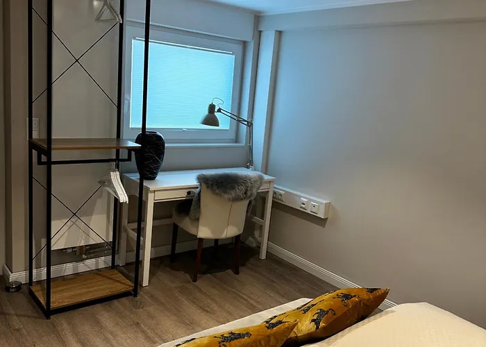 Souterrain - Privatwohnung Mit Schlafzimmer Im Einfamilienhaus Hamburg