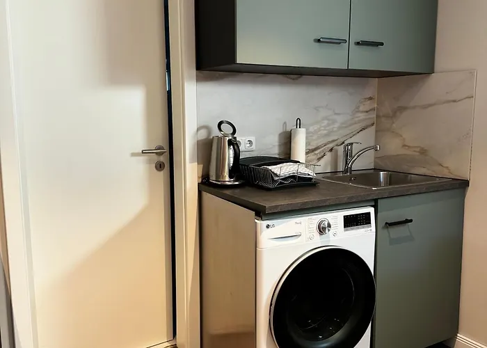 Souterrain - Privatwohnung Mit Schlafzimmer Im Einfamilienhaus Apartment